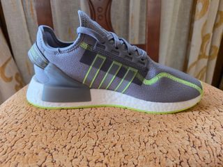 Adidas NMD_R1 V2 Grey Green n43 como nuevas