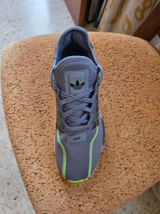 Adidas NMD_R1 V2 Grey Green n43 como nuevas