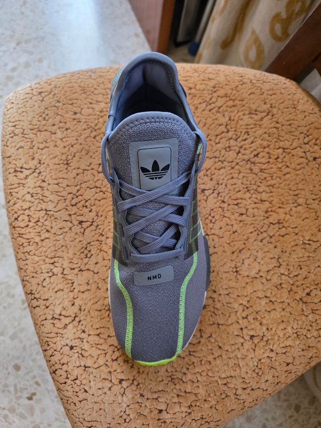 Adidas NMD_R1 V2 Grey Green n43 como nuevas