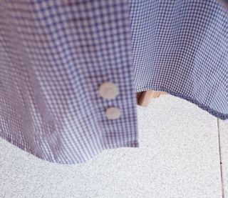 Camisa azul y blanca a cuadros