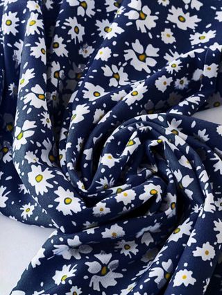Mono azul estampado floral