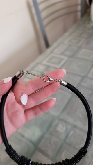 Collar negro cuentas brillantes