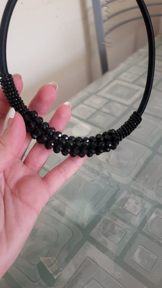 Collar negro cuentas brillantes