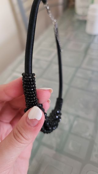 Collar negro cuentas brillantes
