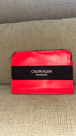 Neceser Calvin Klein rojo y negro