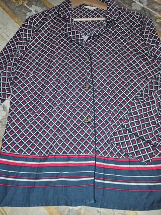 Conjunto geométrico rojo y azul