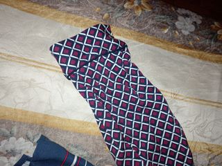 Conjunto geométrico rojo y azul