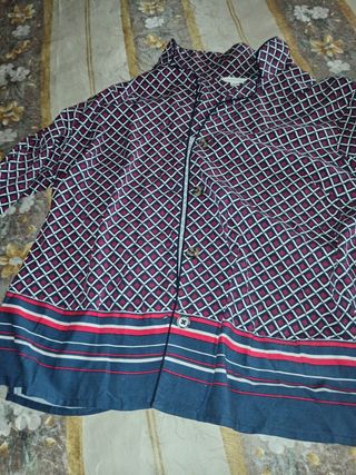 Conjunto geométrico rojo y azul