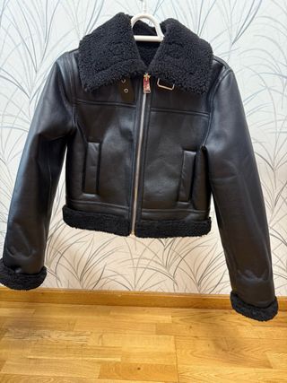 Cazadora Mango polipiel negra