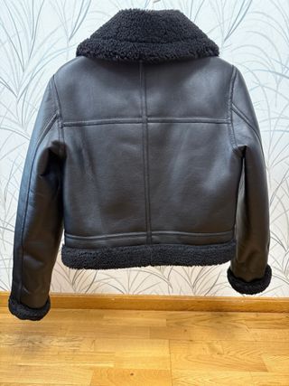 Cazadora Mango polipiel negra