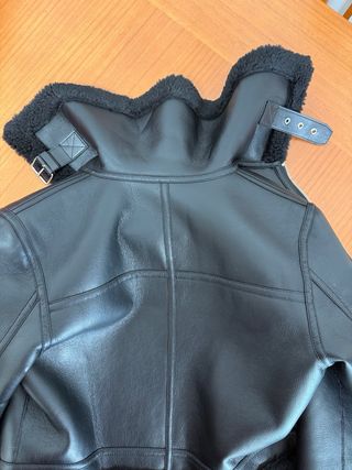 Cazadora Mango polipiel negra