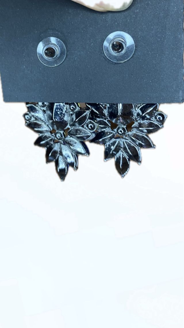 Conjunto azul: flor y pendientes