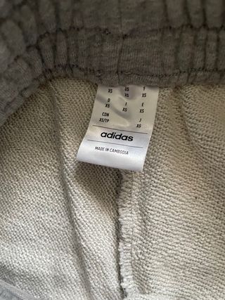 Shorts Adidas Gris - Pantalón Corto