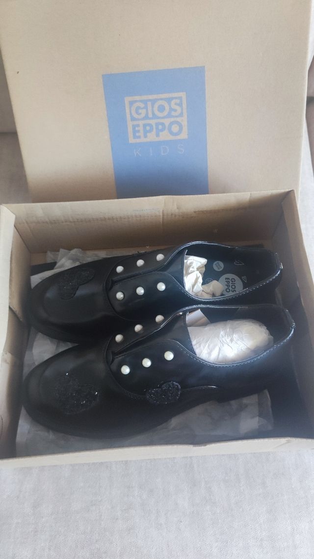 Mocasines Gioseppo Kids negros a estrenar.
