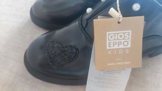 Mocasines Gioseppo Kids negros a estrenar.