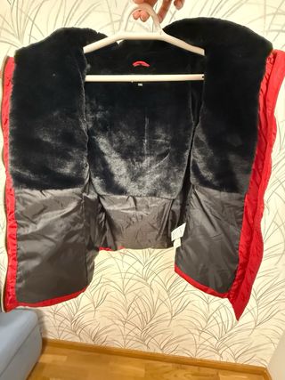 Abrigo rojo Fórmula Joven
