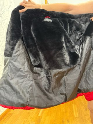 Abrigo rojo Fórmula Joven