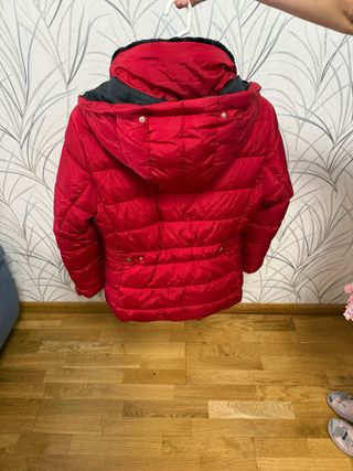 Abrigo rojo Fórmula Joven