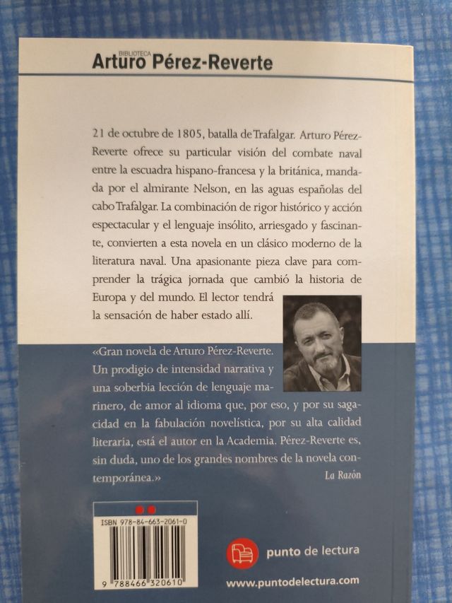 Libros de Pérez Reverte y Vargas Llosa.