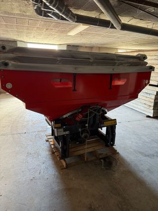 Abonadora Kuhn MDS 18,2 + realce