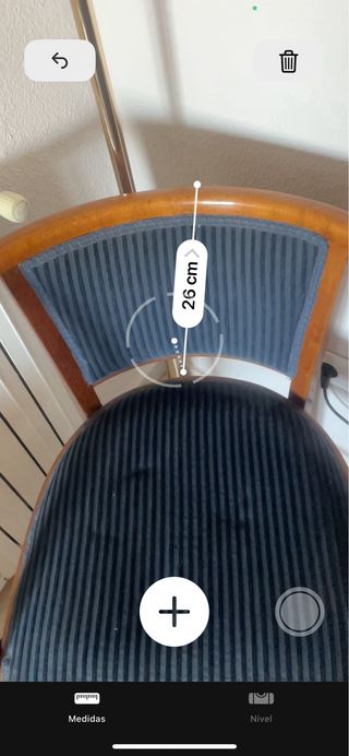 2 butacas madera nogal macizo. Tapizadas nuevas