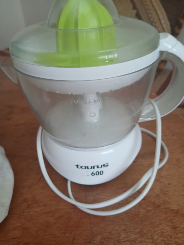 Exprimidor Taurus 600 - exprimidor de cítricos
