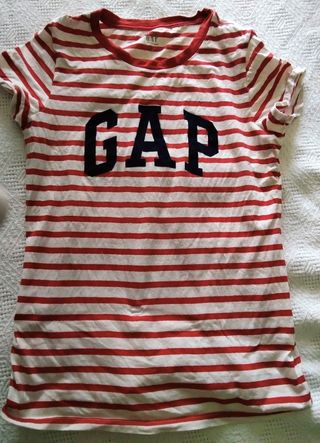 Camiseta GAP rayas rojas y blancas