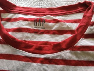Camiseta GAP rayas rojas y blancas