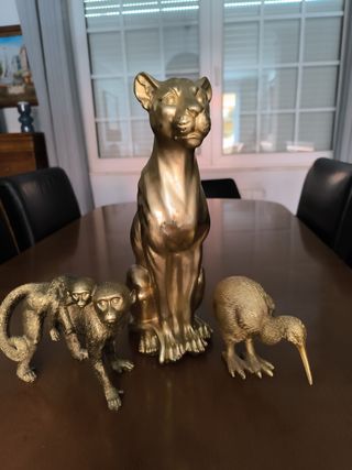 3 figuras animales doradas