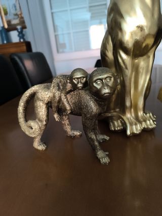 3 figuras animales doradas