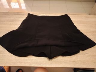 Minifalda pantalón Stradivarius,negra
