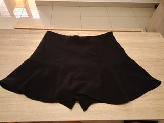 Minifalda pantalón Stradivarius,negra