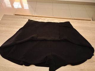 Minifalda pantalón Stradivarius,negra
