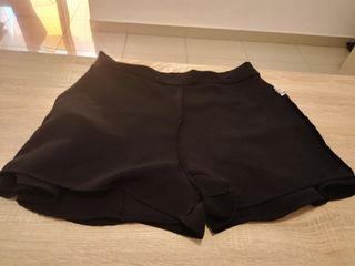 Minifalda pantalón Stradivarius,negra