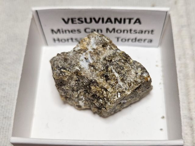 Lotto di 12 minerali in scatole da 4 x 4