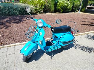 VESPA P200e : Azul claro
