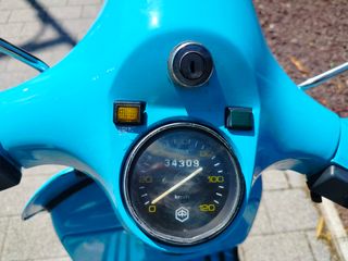 VESPA P200e : Azul claro