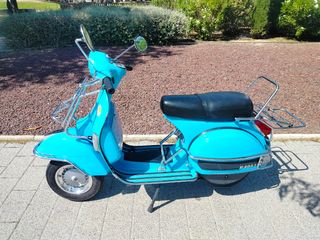 VESPA P200e : Azul claro