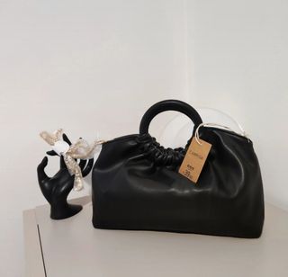 Borsa nera modello caramella. Tracolla/A mano. New