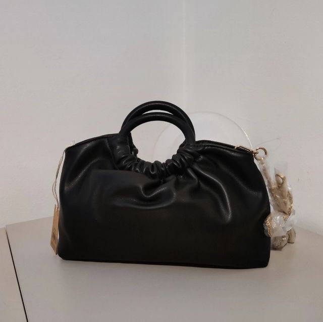 Borsa nera modello caramella. Tracolla/A mano. New