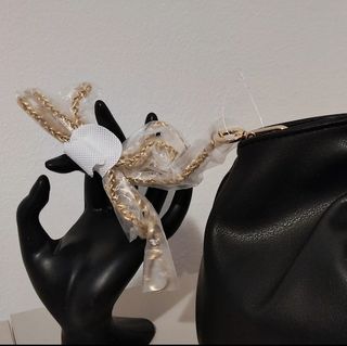 Borsa nera modello caramella. Tracolla/A mano. New