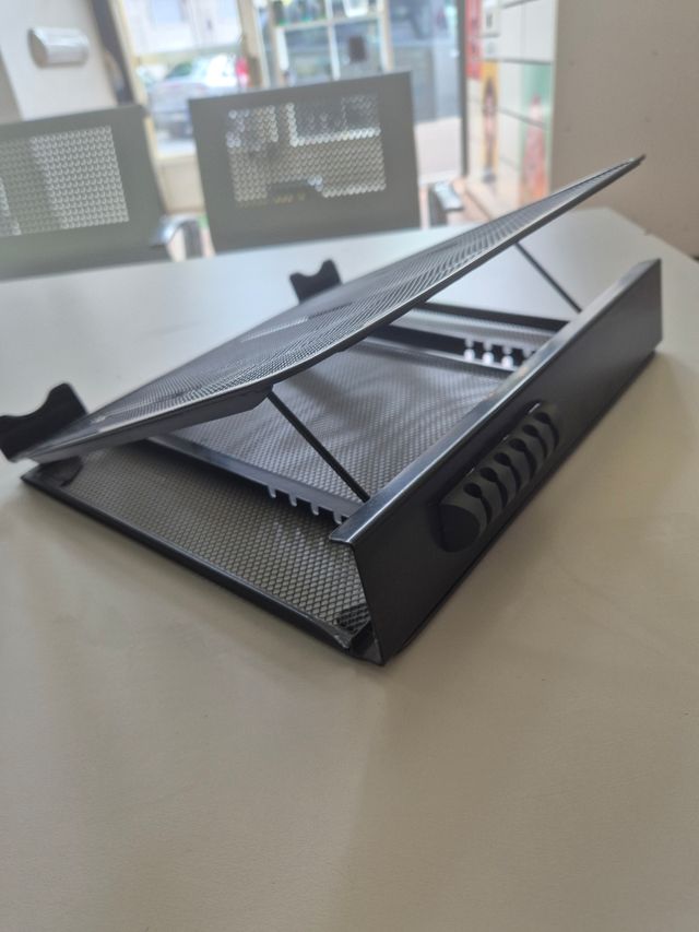 Supporto Notebook AmazonBasics