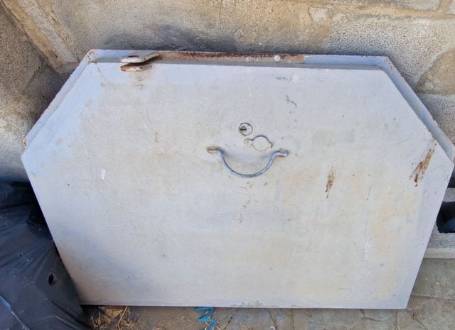 Puerta metálica (pozo...)