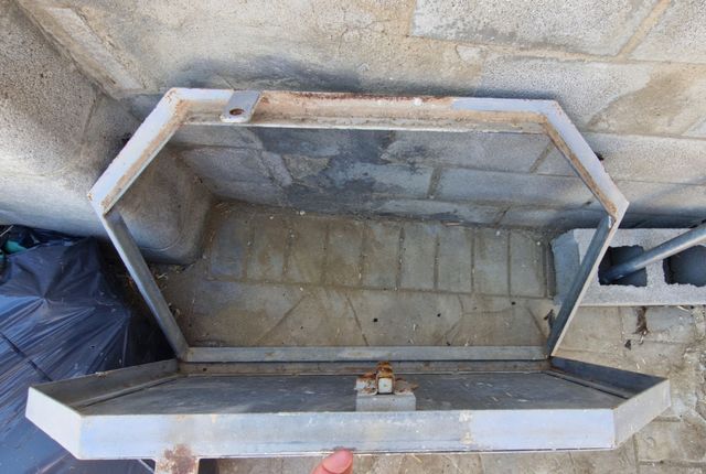 Puerta metálica (pozo...)