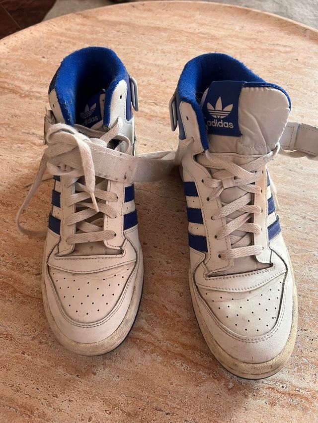 Zapatillas Adidas altas blancas y azules
