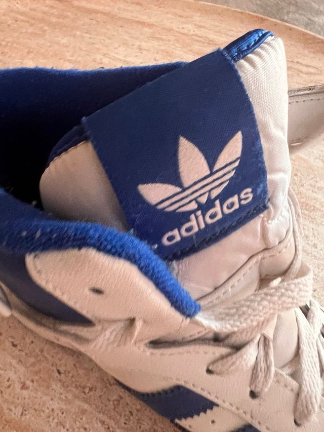 Zapatillas Adidas altas blancas y azules