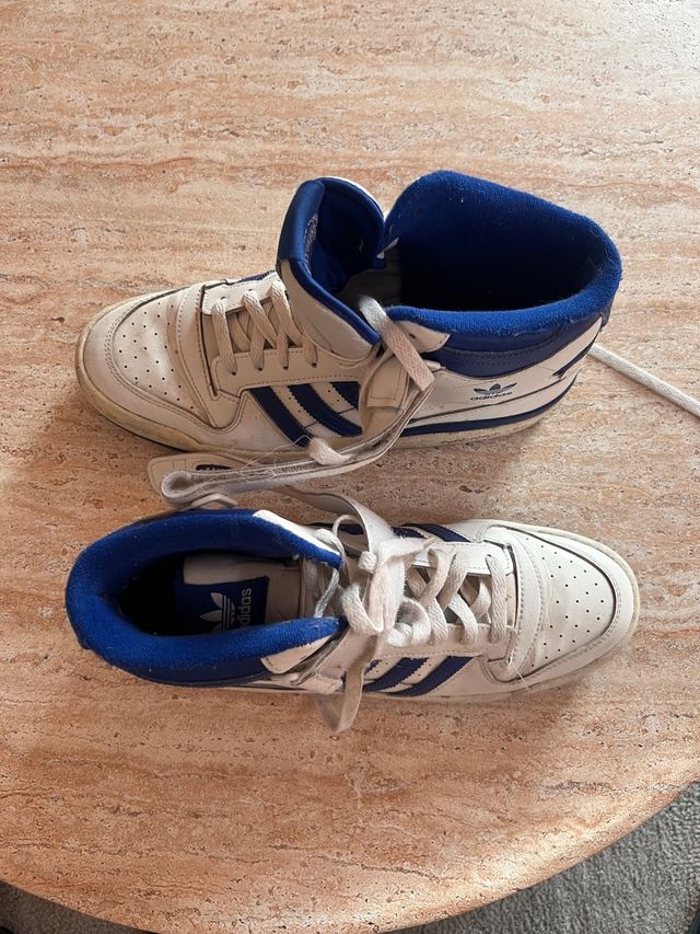 Zapatillas Adidas altas blancas y azules