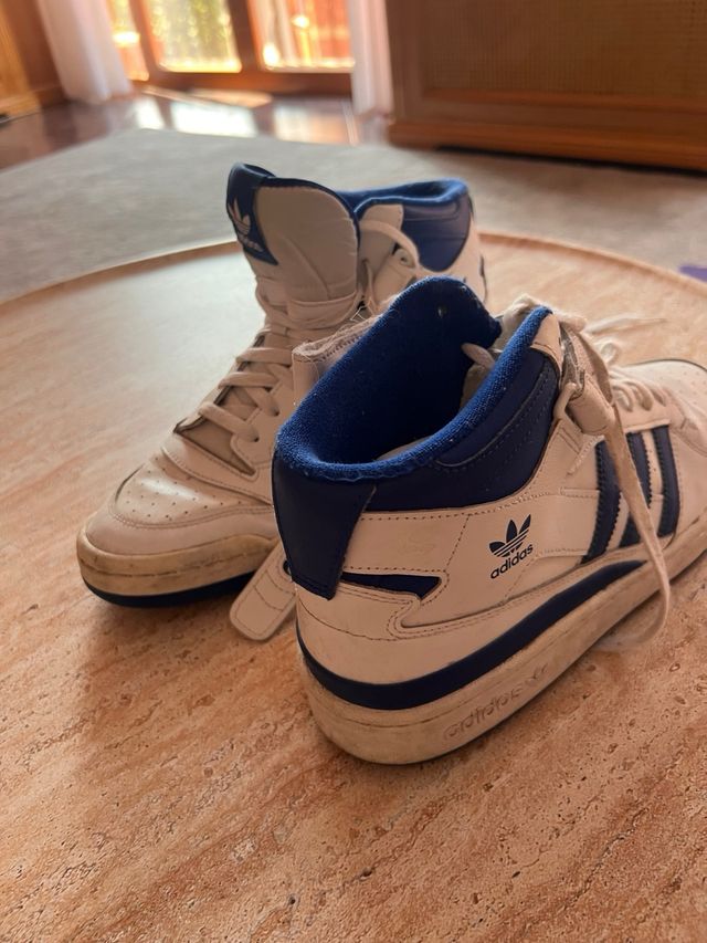 Zapatillas Adidas altas blancas y azules