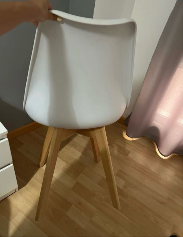 Silla escritorio blanca y madera