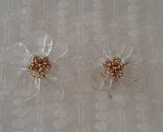 Pendientes flor transparente dorados